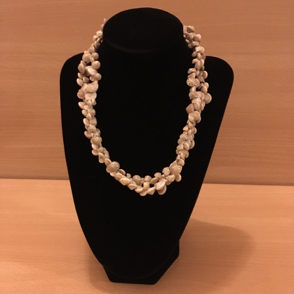 Beautiful Aloha Island Princess 17 inch Hawaiian Puka Shells Necklace Hula Girl